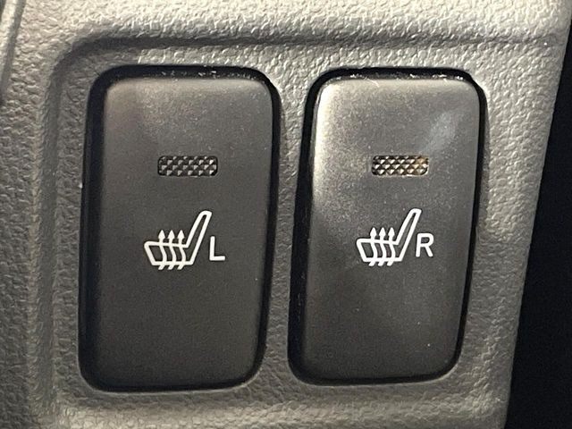 【シートヒーター】寒い日に重宝するシートヒーター!エアコンより早く温まってくれるので寒がりの人も安心ですね♪エアコンの温風は乾燥するから苦手、という方にもをおすすめです。