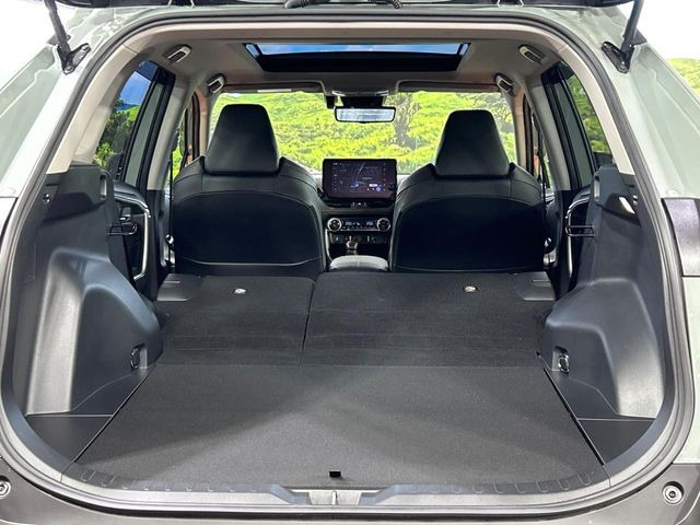 普段のお買い物や通勤、送迎等に十分な荷室スペースを確保しております。セカンドシートを倒すと、大きな荷物の積載も可能です♪
