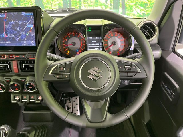 �y�����v�����X�e�A�����O�z�㎿�Ȋv���g�p���邱�ƂŁA��ɂ����������݂ƂĂ��^�]���₷���n���h���ł���