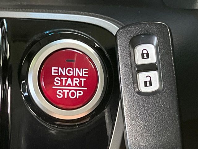 �yHonda�X�}�[�g�L�[�z�J�o����|�P�b�g�ɓ��ꂽ�܂܂ł��h�A�̎{���E�������\�ȃX�}�[�g�L�[�𑕔��B�G���W���̃I���E�I�t�����J�M�����o���K�v����������Ƃ��Ă��֗��ł���