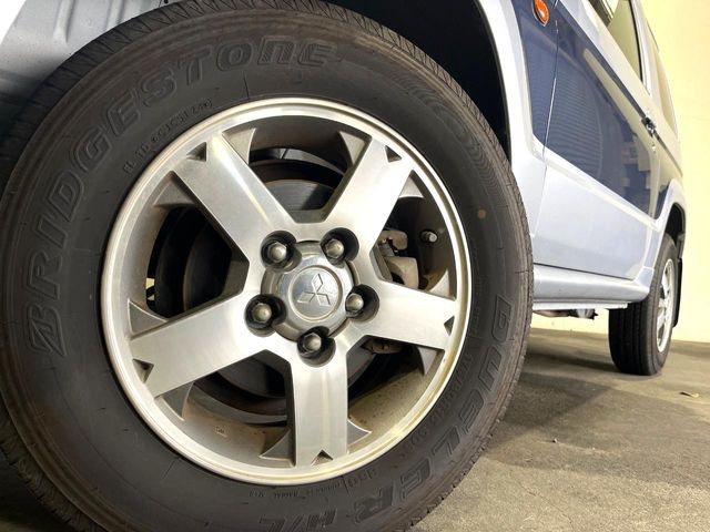 �y�����I�v�V����15�`�A���~�z�C�[���z�����I�v�V�����z�C�[���𑕒��B���s���\�̌���ɉ����A�O�ς����X�^�C���b�V���ɂȂ��Ă��܂��B