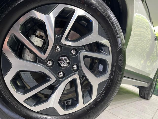 �y����16�C���`�A���~�z�C�[���z�O�ςɃ}�b�`���������A���~�z�C�[���𑕒����Ă���܂��B�e��ЊO�A���~�z�C�[����A�X�^�b�h���X�^�C�����戵�����Ă���܂��B���񂲑��k����������