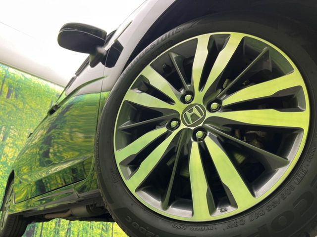 �y����16�C���`�A���~�z�C�[���z�O�ςɃ}�b�`���������A���~�z�C�[���𑕒����Ă���܂��B�e��ЊO�A���~�z�C�[����A�X�^�b�h���X�^�C�����戵�����Ă���܂��B���񂲑��k����������