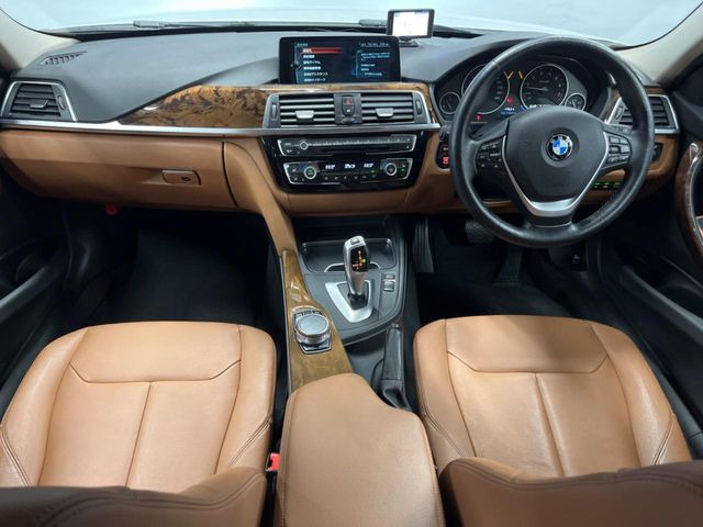 3シリーズセダン320i ラグジュアリー