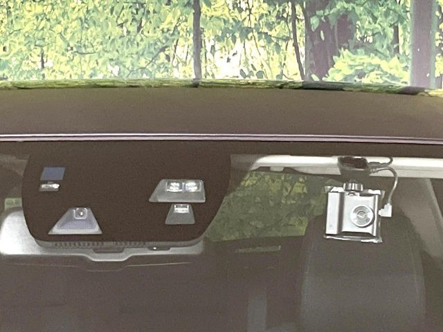 �y�X�}�[�g�u���[�L�T�|�[�g�z���s���ɑO���̎ԗ�����F�����A�Փ˂������Ȏ��͌x��ƃu���[�L�ŏՓˉ���Ɣ�Q�y�����A�V�X�g�B�����S�Ƀh���C�u�����y���݂��������܂��B