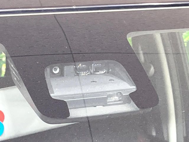 �y�X�Y�L �Z�[�t�e�B�T�|�[�g�z���s���ɑO���̎ԗ�����F�����A�Փ˂������Ȏ��͌x��ƃu���[�L�ŏՓˉ���Ɣ�Q�y�����A�V�X�g�B�����S�Ƀh���C�u�����y���݂��������܂��B