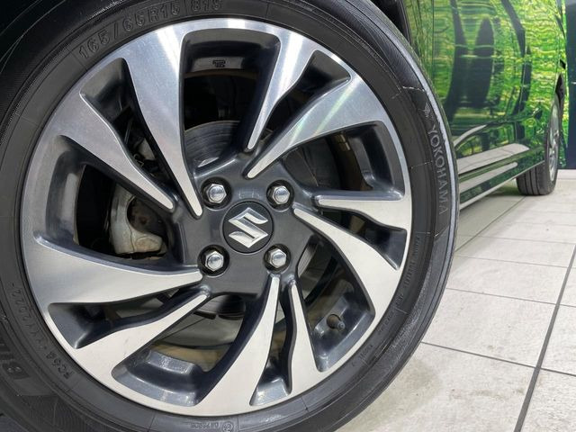 �y����15�C���`�A���~�z�C�[���z�O�ςɃ}�b�`���������A���~�z�C�[���𑕒����Ă���܂��B�e��ЊO�A���~�z�C�[����A�X�^�b�h���X�^�C�����戵�����Ă���܂��B���񂲑��k����������