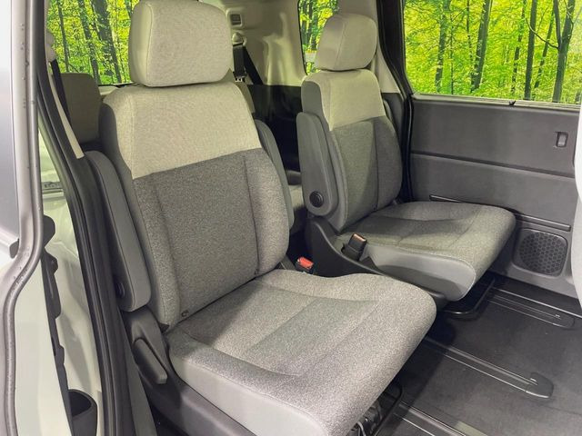 高品質なオリジナルフロアマットもオプションにてご用意しております。お好きなデザインやカラーをお車に合わせて選んでいただくことができます♪