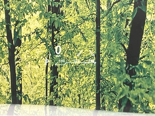 �y�J���[�w�b�h�A�b�v�f�B�X�v���C�z���݂̑��x�⑖�s�����f�W�^���\���ŉ^�]�ȑO���̃K���X�ɓ��e!�J���[�t���Ŏ��F���������A�^�]���ڐ������炳���K�v�ȏ����m�F�ł���̂łƂ��Ă��֗��ň��S!