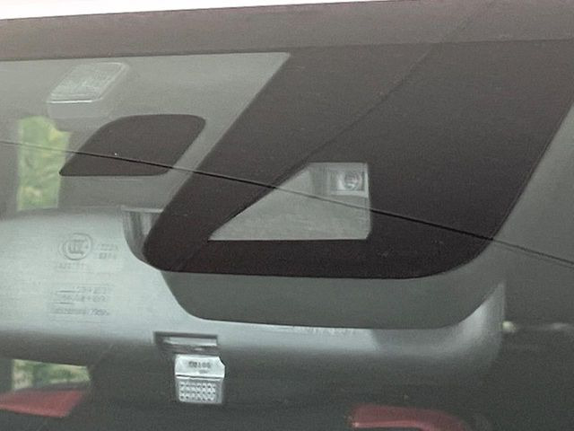 �y�g���^�Z�[�t�e�B�Z���X�z���s���ɑO���̎ԗ�����F�����A�Փ˂������Ȏ��͌x��ƃu���[�L�ŏՓˉ���Ɣ�Q�y�����A�V�X�g�B�����S�Ƀh���C�u�����y���݂��������܂��B