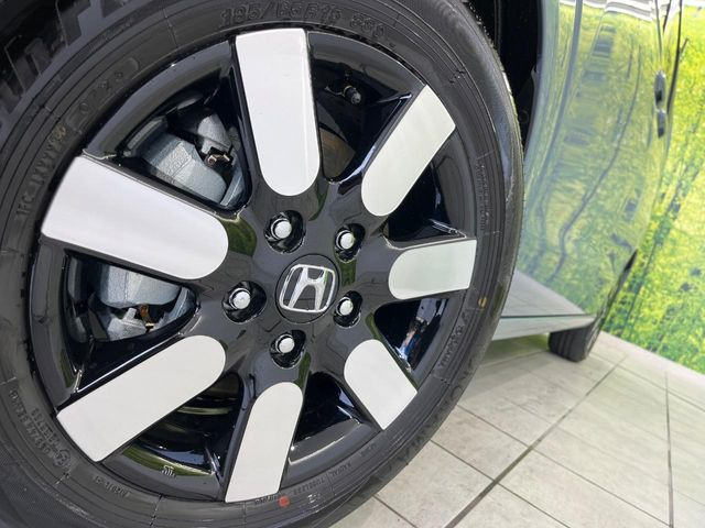 �y����15�C���`�A���~�z�C�[���z�O�ςɃ}�b�`���������A���~�z�C�[���𑕒����Ă���܂��B�e��ЊO�A���~�z�C�[����A�X�^�b�h���X�^�C�����戵�����Ă���܂��B���񂲑��k����������