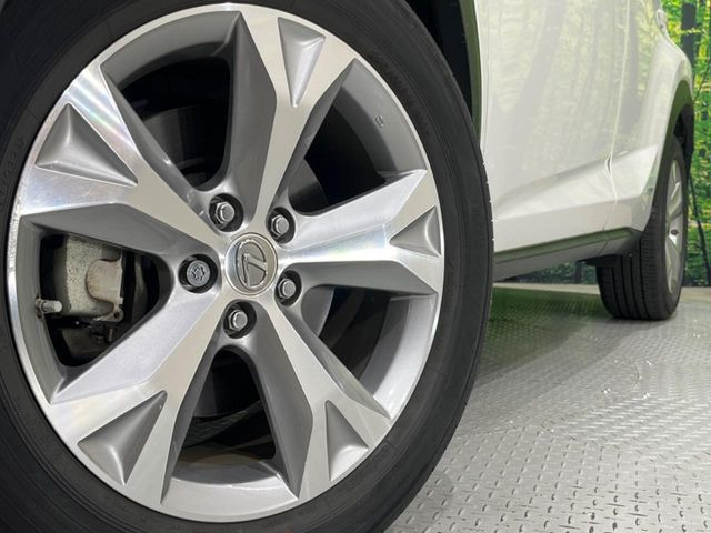 �y����18�C���`�A���~�z�C�[���z�O�ςɃ}�b�`���������A���~�z�C�[���𑕒����Ă���܂��B�e��ЊO�A���~�z�C�[����A�X�^�b�h���X�^�C�����戵�����Ă���܂��B���񂲑��k����������