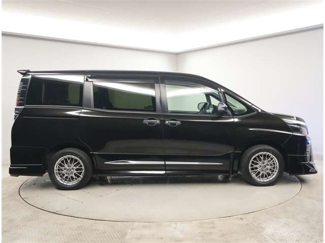 ヴォクシー1.8 ハイブリッド ZS 煌III