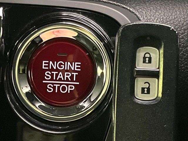 �yHonda�X�}�[�g�L�[�z�J�o����|�P�b�g�ɓ��ꂽ�܂܂ł��h�A�̎{���E�������\�ȃX�}�[�g�L�[�𑕔��B�G���W���̃I���E�I�t�����J�M�����o���K�v����������Ƃ��Ă��֗��ł���