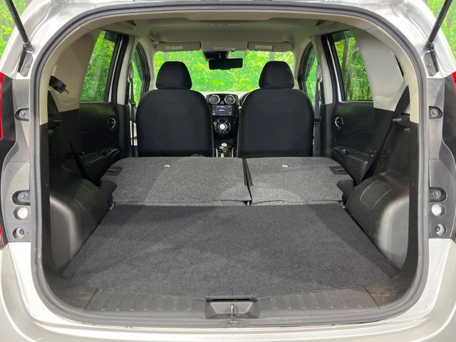 ���i�̂���������ʋ΁A���}���ɏ\���ȉ׎��X�y�[�X���m�ۂ��Ă���܂��B�Z�J���h�V�[�g��|���ƁA�傫�ȉו��̐ύڂ��\�ł���