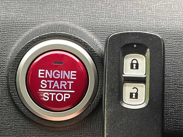 �yHonda�X�}�[�g�L�[�z�J�o����|�P�b�g�ɓ��ꂽ�܂܂ł��h�A�̎{���E�������\�ȃX�}�[�g�L�[�𑕔��B�G���W���̃I���E�I�t�����J�M�����o���K�v����������Ƃ��Ă��֗��ł���