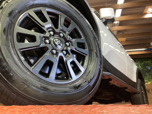 �y����18�C���`�A���~�z�C�[���z�O�ςɃ}�b�`���������A���~�z�C�[���𑕒����Ă���܂��B�e��ЊO�A���~�z�C�[����A�X�^�b�h���X�^�C�����戵�����Ă���܂��B���񂲑��k����������