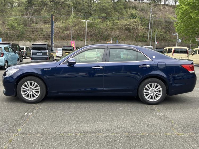 クラウンハイブリッド 2.5 ロイヤルサルーン