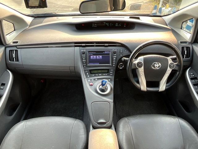 プリウス1.8 G ツーリングセレクション レザーパッケージ