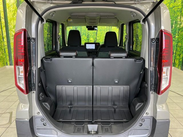 ���i�̂���������ʋ΁A���}���ɏ\���ȉ׎��X�y�[�X���m�ۂ��Ă���܂��B�Z�J���h�V�[�g��|���ƁA�傫�ȉו��̐ύڂ��\�ł���