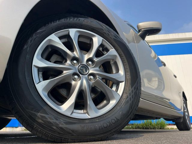 �y�����A���~�z�C�[���z�O�ςɃ}�b�`���������A���~�z�C�[���𑕒����Ă���܂��B�e��ЊO�A���~�z�C�[����A�X�^�b�h���X�^�C�����戵�����Ă���܂��B���񂲑��k����������