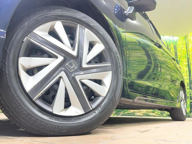 【純正15インチスチールホイール】各種社外アルミホイールや、スタッドレスタイヤも取扱いしております。是非ご相談くださ