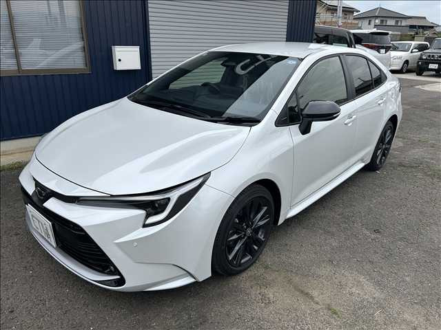 カローラ1.8 ハイブリッド W×B