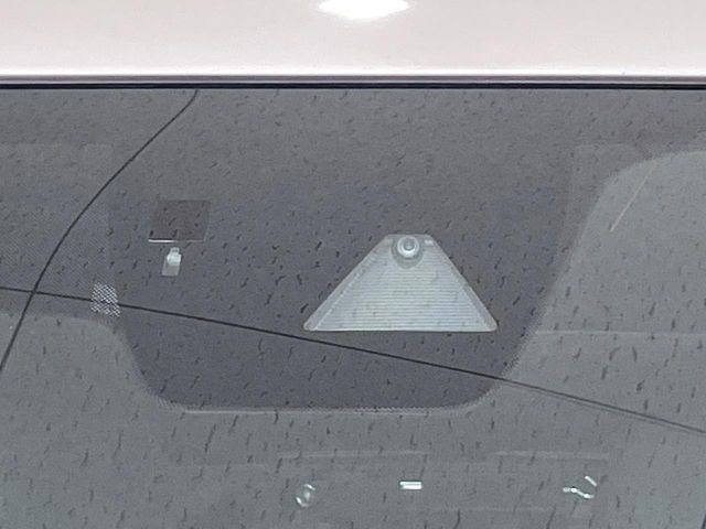 �y�X�}�[�g�u���[�L�T�|�[�g�z���s���ɑO���̎ԗ�����F�����A�Փ˂������Ȏ��͌x��ƃu���[�L�ŏՓˉ���Ɣ�Q�y�����A�V�X�g�B�����S�Ƀh���C�u�����y���݂��������܂��B