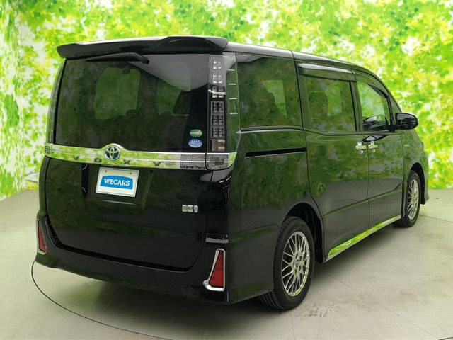 ヴォクシー1.8 ハイブリッド ZS 煌II