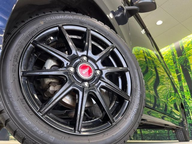 �y15�C���`�A���~�z�C�[���z�O�ςɃ}�b�`�����A���~�z�C�[���𑕒����Ă���܂��B�e��A���~�z�C�[����A�X�^�b�h���X�^�C�����戵�����Ă���܂��B���񂲑��k����������