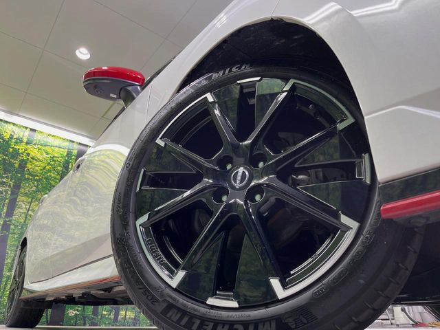 �y����17�C���`�A���~�z�C�[���z�O�ςɃ}�b�`���������A���~�z�C�[���𑕒����Ă���܂��B�e��ЊO�A���~�z�C�[����A�X�^�b�h���X�^�C�����戵�����Ă���܂��B���񂲑��k����������