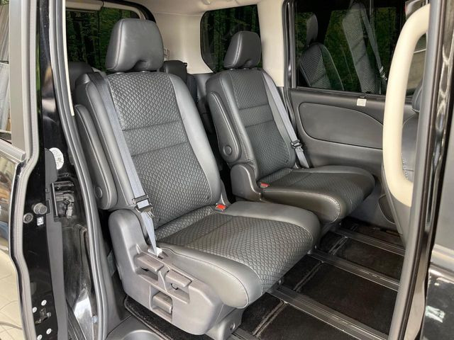 �Z�J���h�V�[�g�͒������������ƂȂ��Ă���A�X���C�h����ΒʘH�X�y�[�X���o��!�O��̈ړ����Ƃ��Ă��ȒP�ł���������A8����Ԏ������K�ȍ���S�n�̃V�[�g�ƂȂ��Ă��܂���