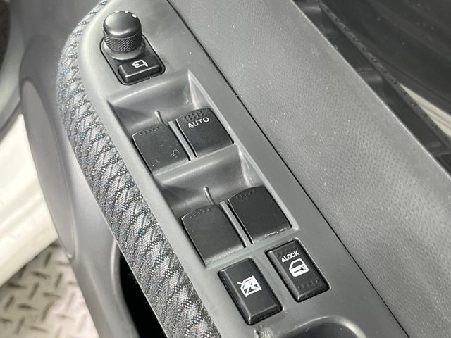 �y�d���i�[�~���[�z�T�C�h�~���[�͓d���i�[���ƂȂ��Ă���A�������ԏ�ł��L�Y�������X�N��}�����܂��B