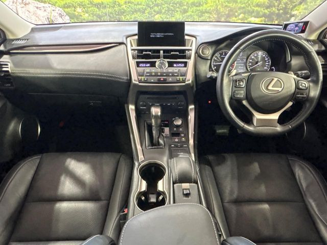 NX200t バージョンL