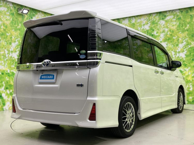 ヴォクシー1.8 ハイブリッド ZS 煌