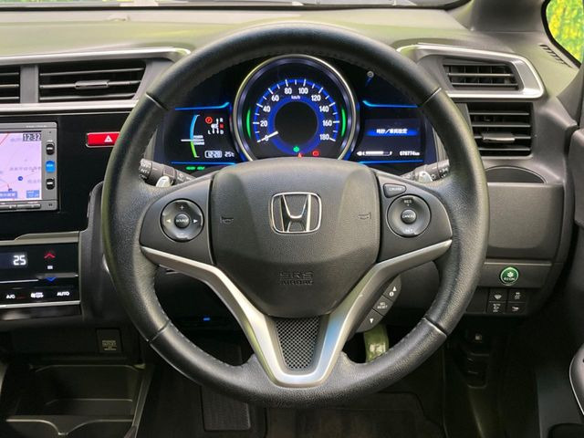 �y�����v�����X�e�A�����O�z�㎿�Ȋv���g�p���邱�ƂŁA��ɂ����������݂ƂĂ��^�]���₷���n���h���ł���