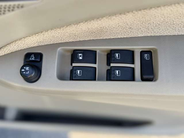 ���������ԑ����W�����ł�!���̋@��ɐ��񂲗��X������!