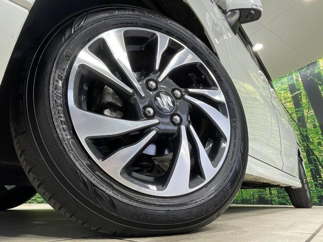 �y����15�C���`�A���~�z�C�[���z�O�ςɃ}�b�`���������A���~�z�C�[���𑕒����Ă���܂��B�e��ЊO�A���~�z�C�[����A�X�^�b�h���X�^�C�����戵�����Ă���܂��B���񂲑��k����������