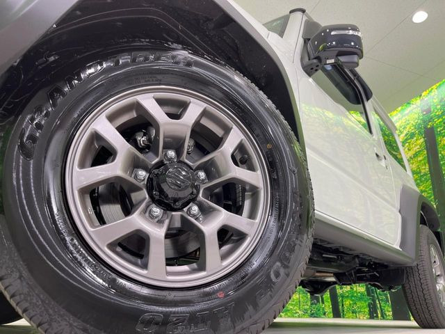 �y����15�C���`�A���~�z�C�[���z�O�ςɃ}�b�`���������A���~�z�C�[���𑕒����Ă���܂��B�e��ЊO�A���~�z�C�[����A�X�^�b�h���X�^�C�����戵�����Ă���܂��B���񂲑��k����������