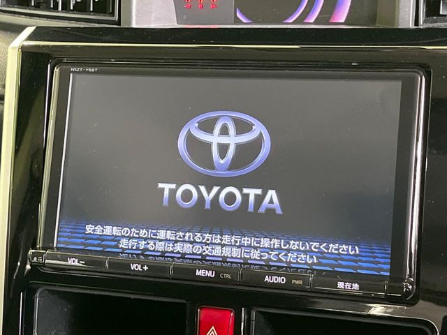 【9インチ 純正ナビ】人気の純正ナビを装備しております。ナビの使いやすさはもちろん、オーディオ機能も充実!キャンプや旅行はもちろん、通勤や買い物など普段のドライブも楽しくなるはず♪