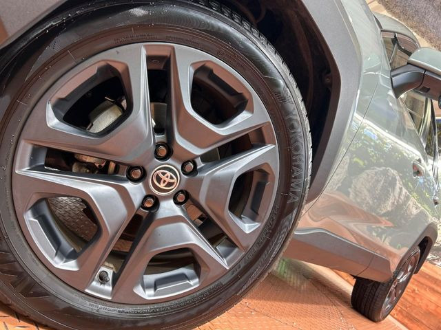 【純正19インチアルミホイール】外観にマッチした純正アルミホイールを装着しております。各種社外アルミホイールや、スタッドレスタイヤも取扱いしております。是非ご相談ください♪