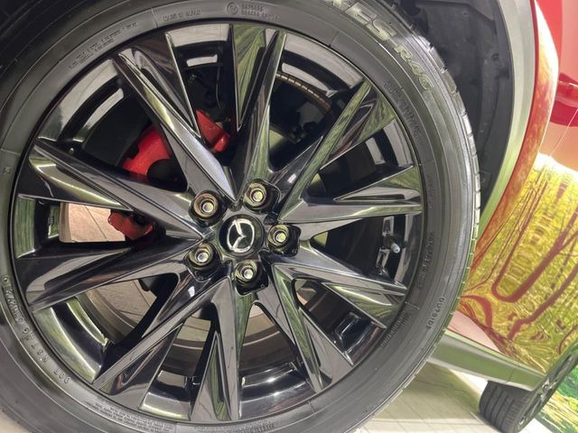 �y����19�C���`�A���~�z�C�[���z�O�ςɃ}�b�`���������A���~�z�C�[���𑕒����Ă���܂��B�e��ЊO�A���~�z�C�[����A�X�^�b�h���X�^�C�����戵�����Ă���܂��B���񂲑��k����������