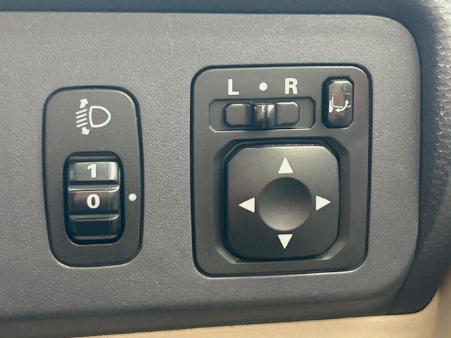 �y�d���i�[�~���[�z�T�C�h�~���[�͓d���i�[���ƂȂ��Ă���A�������ԏ�ł��L�Y�������X�N��}�����܂��B