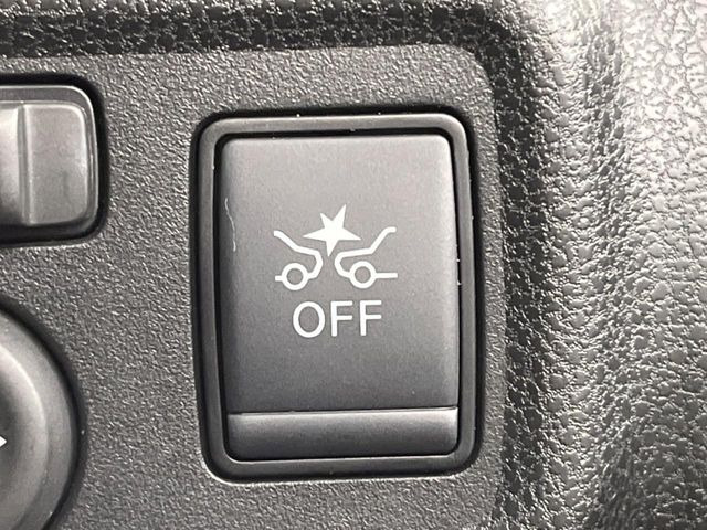 �y�C���e���W�F���g�G�}�[�W�F���V�[�u���[�L�z�t�����g�J�����őO���̎ԗ�����s�҂����m�B�Փ˂������Ȏ��͏Փ˔�Q�y���u���[�L���쓮�A�Փˉ�����T�|�[�g�B�����S�Ƀh���C�u�����y���݂��������܂��B