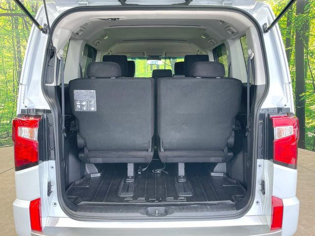 ���i�̂���������ʋ΁A���}���ɏ\���ȉ׎��X�y�[�X���m�ۂ��Ă���܂��B�Z�J���h�V�[�g��|���ƁA�傫�ȉו��̐ύڂ��\�ł���