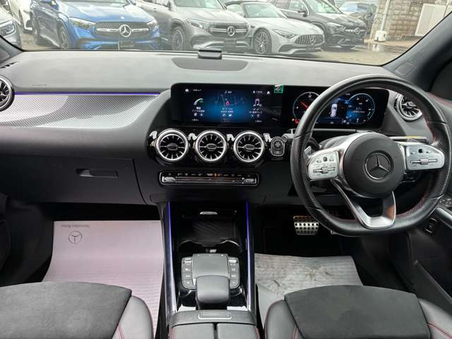 GLAクラスGLA200d 4マチック AMGラインパッケージ 4WD