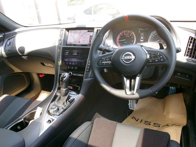 スカイライン3.0 NISMO RECAROシート+カーボン製フィニッシャー