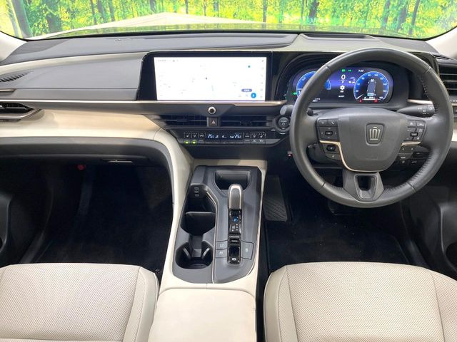 クラウンクロスオーバー2.5 G アドバンスト レザー パッケージ E-Four 4WD