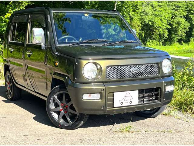 �F��SUV�̃C���[�W�Ƀs�b�^���ȃ_�[�N�O���[���ł��B���̖����ȃf�U�C���ƐF�����������Ƀ}�b�`���Ă��܂���(^^��