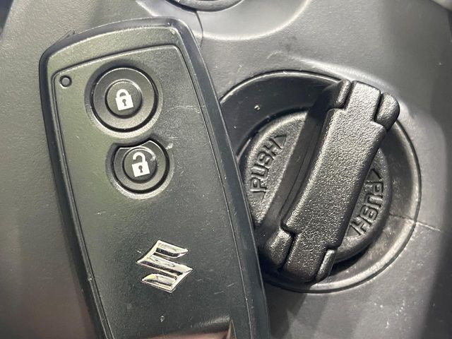 �y�L�[���X�X�^�[�g�V�X�e���z�J�o����|�P�b�g�ɓ��ꂽ�܂܂ł��h�A�̎{���E�������\�ȃX�}�[�g�L�[�𑕔��B�G���W���̃I���E�I�t�����J�M�����o���K�v����������Ƃ��Ă��֗��ł���